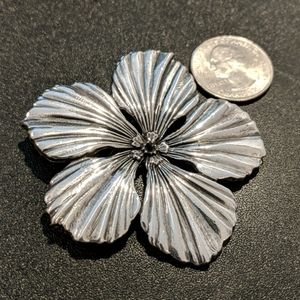 Sterling silver flower pendant/pin